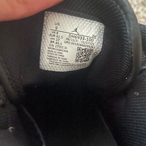 Jordan 1 mid diamond. size US 9